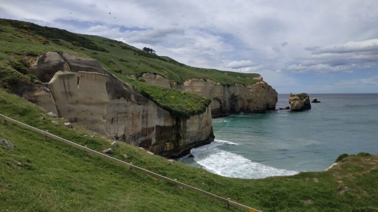 tunnel beach