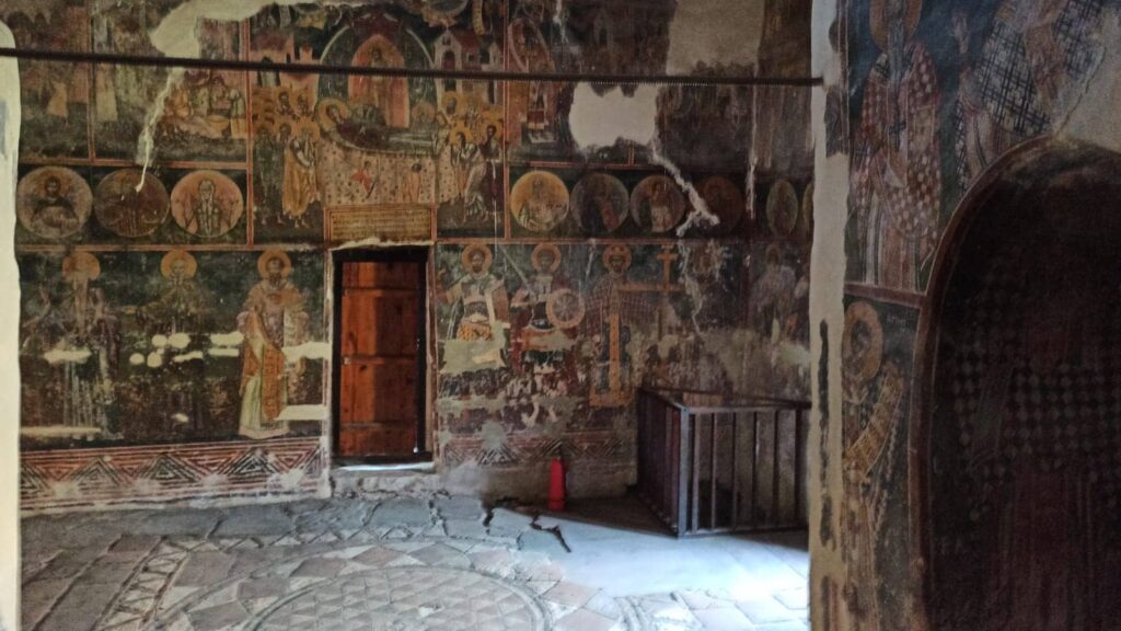 berat castle church interior