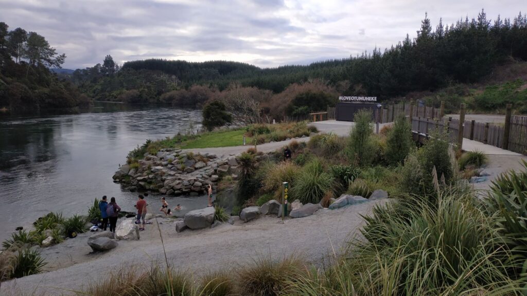 entrance to huka falls taupo