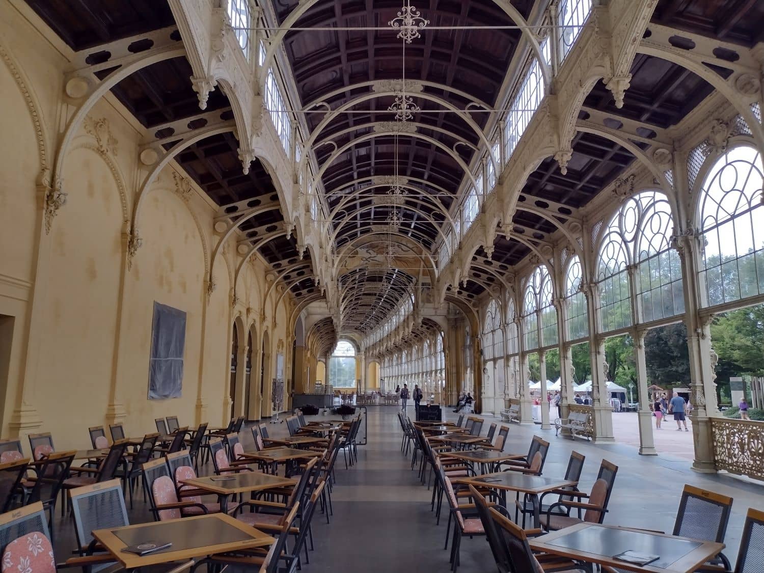 visiting-the-beautiful-marianske-lazne-colonnade-in-czech-republic