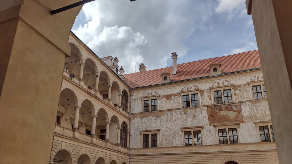 litomysl castle courtyard
