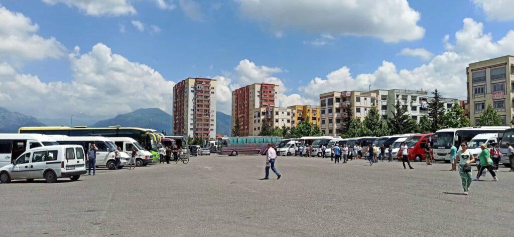 Buses in Albania