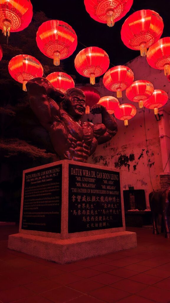 statue of bodybuilder