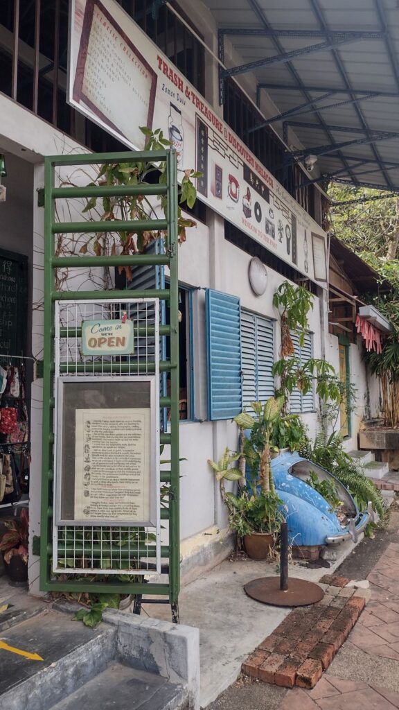 shopping in melaka