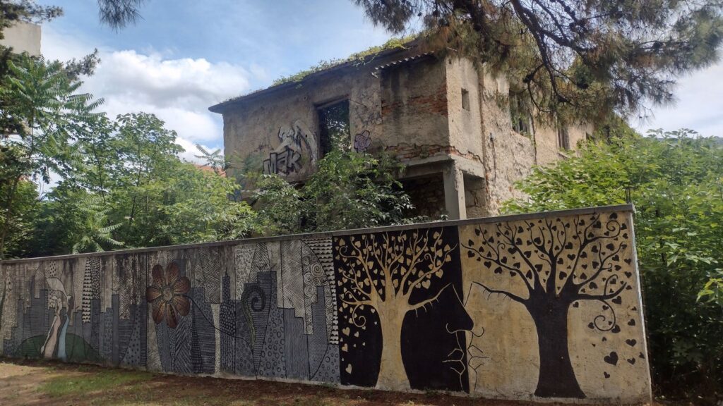 park graffiti in mostar