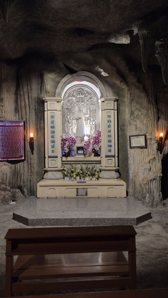 mang lang cave chapel