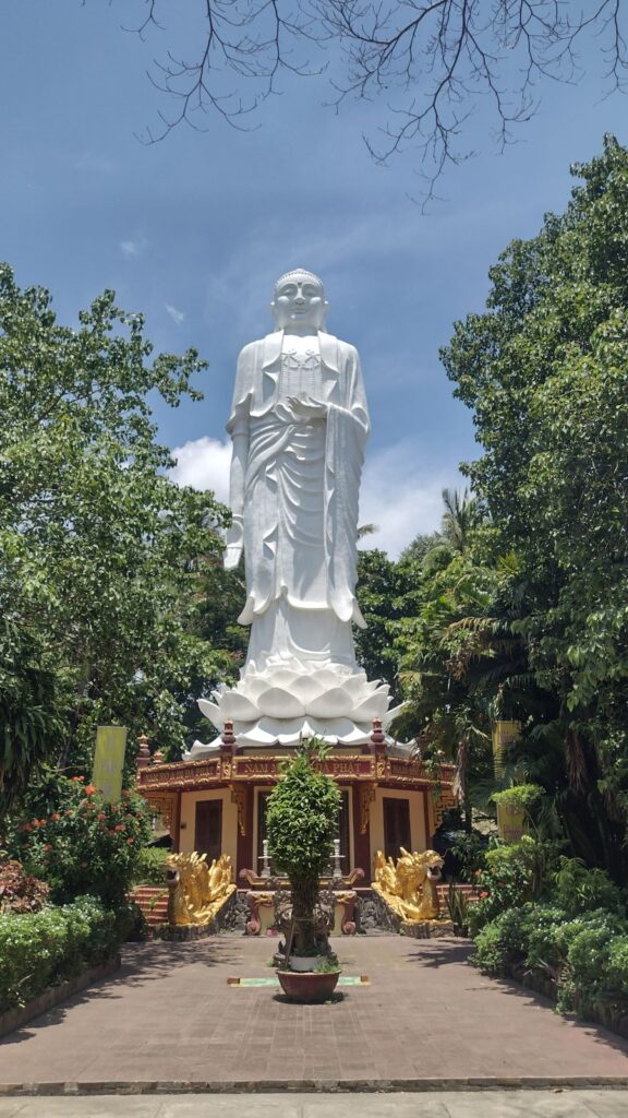 sculpture at tuy hoa pagoda