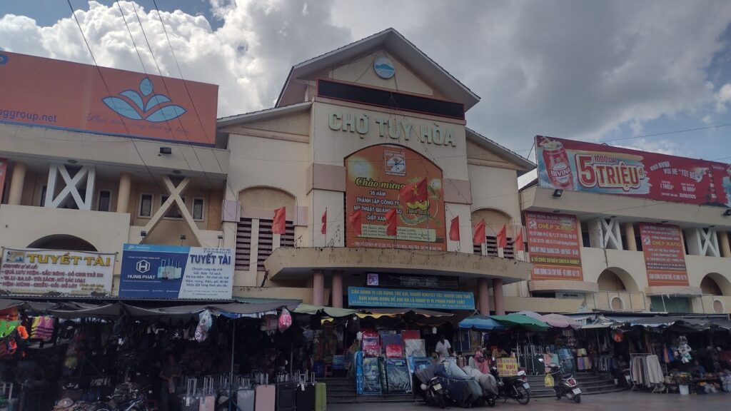 tuy hoa market
