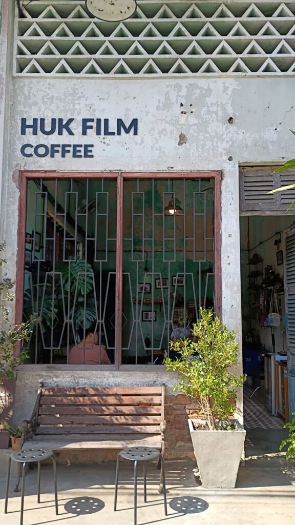 huk film savannakhet
