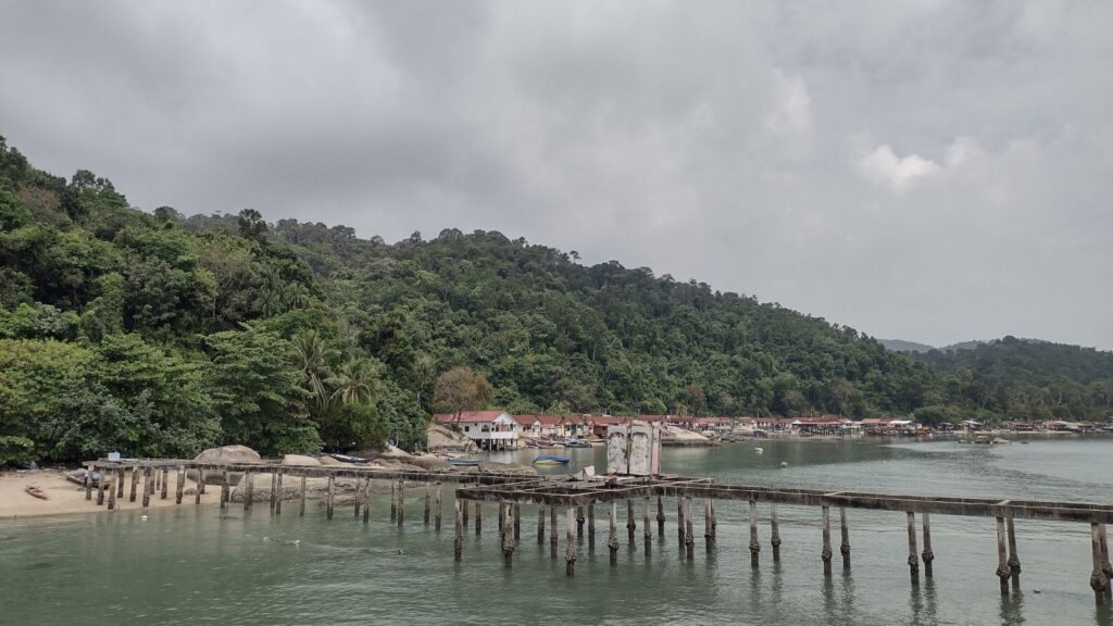 pantai teluk baharu