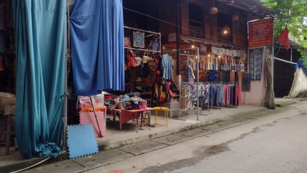 lac village souvenirs