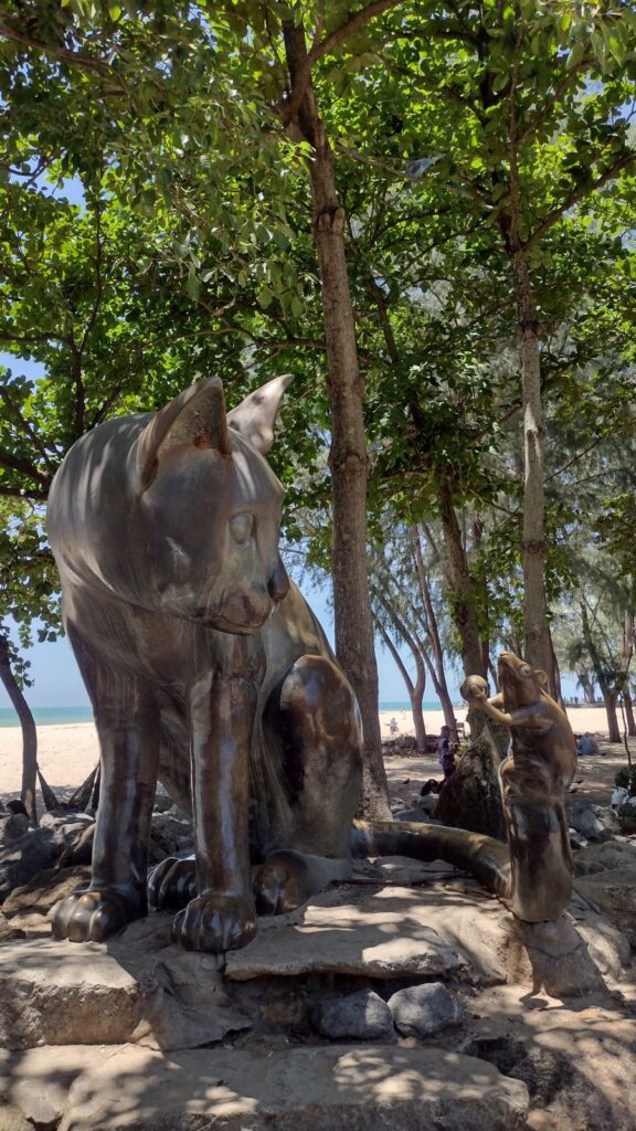 cat statue in thailand