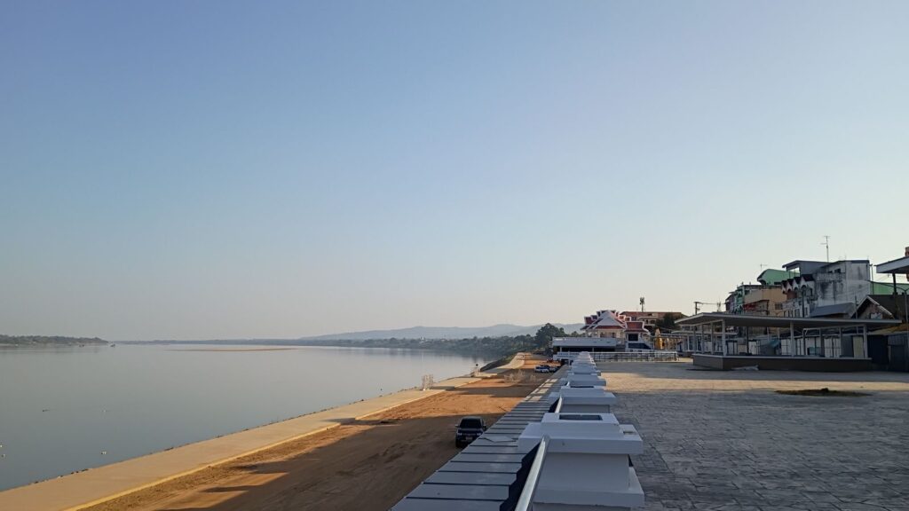 mukdahan riverfront